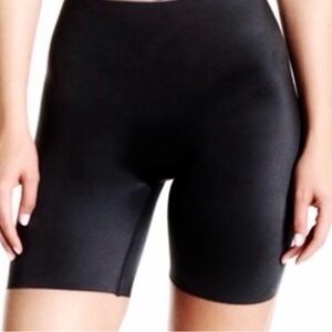 NEW SPANX Mid-Thigh Shaper Black Size Medium Shorts NWT